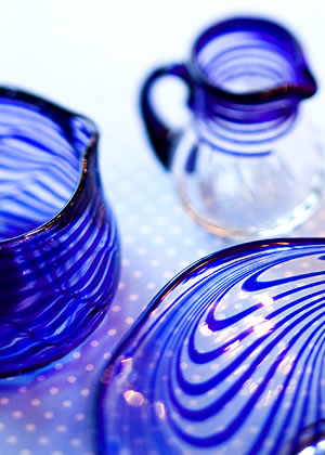 色・形様々な、オリジナルブランドの手造りガラス